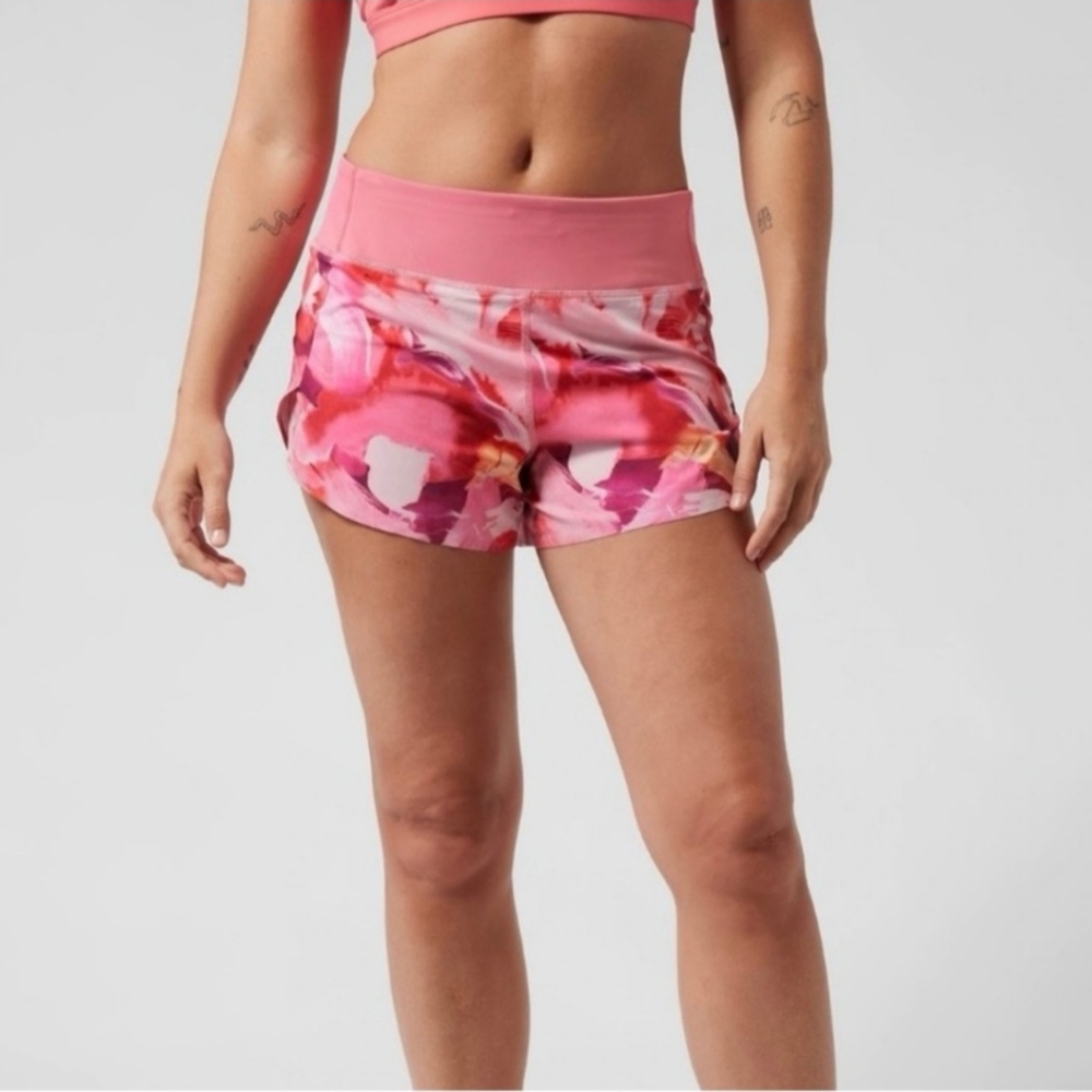 Athleta Run With It 4.5" Running Short in Painted Energy Coral Size Small